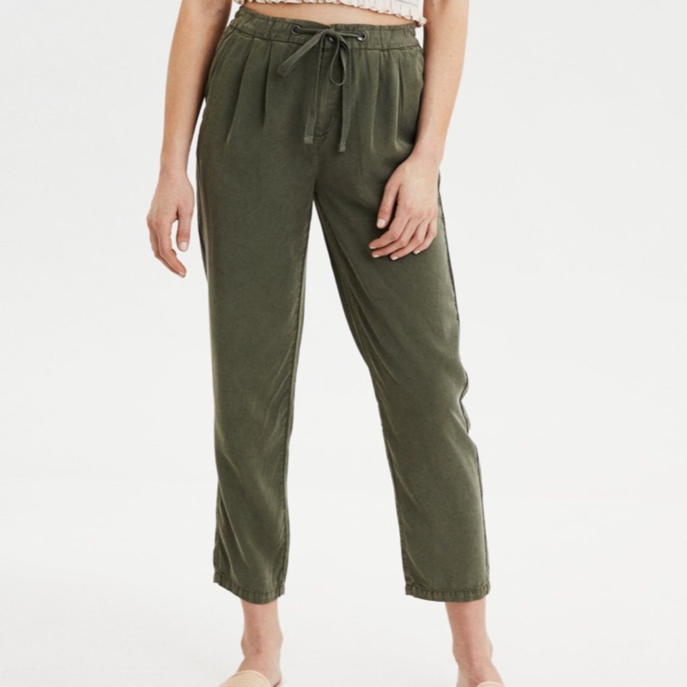 AE High Waisted Tapered Pant